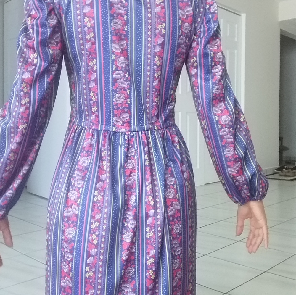 Relisted vintage wallpaper batik dress - Picture 2 of 4